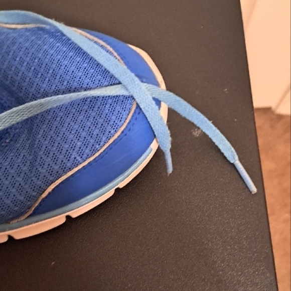 Nike Women's Blue Running Shoes GUC. See pics for flaws. Plenty of wear left. - Picture 5 of 11